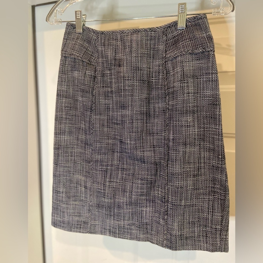 Banana Republic~Navy & White~Tweed~Knee-Length~Slit Back~Pencil Skirt~Size 0